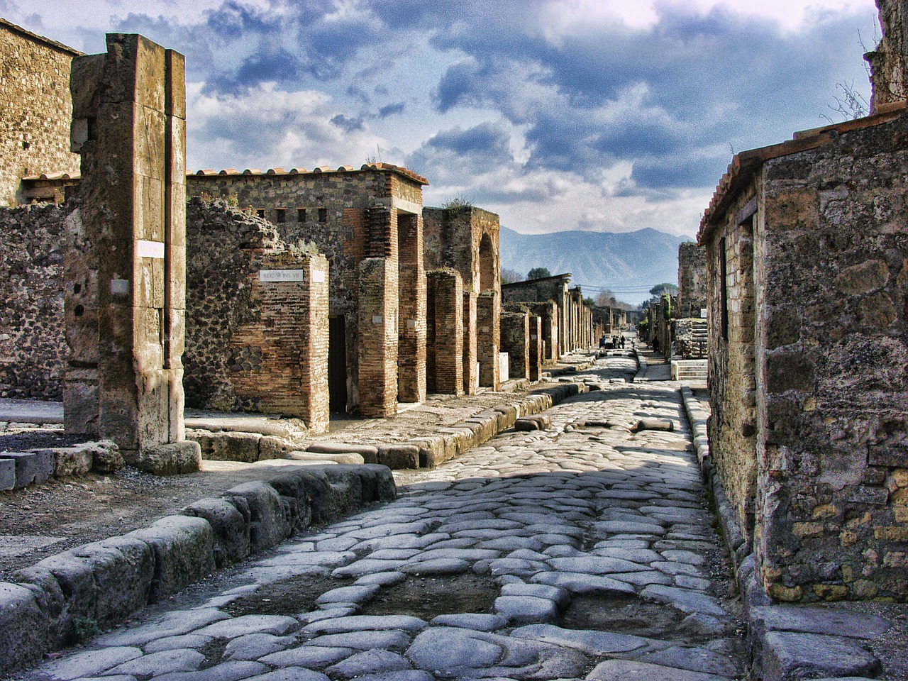 A street in Pompeii (Credit: Graham-H, pixabay.com)